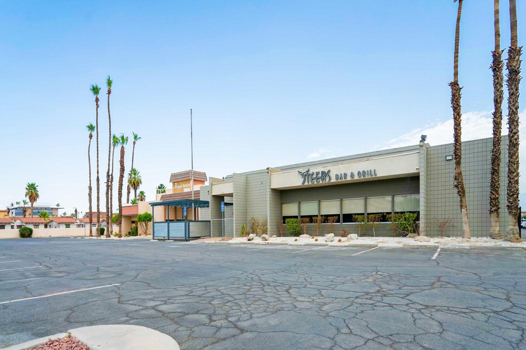 Royal Plaza Inn Indio Exterior foto